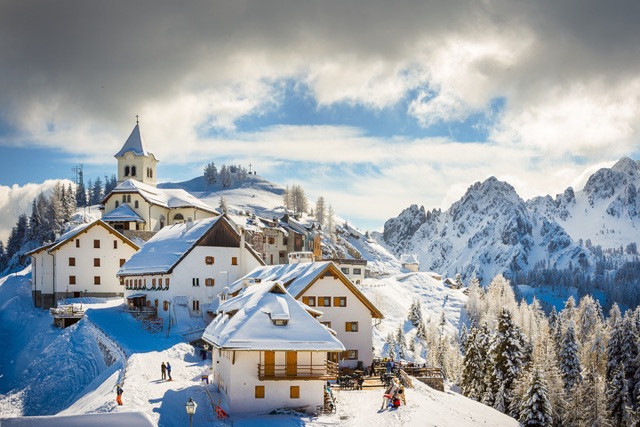 image of ski resort/town in Italy